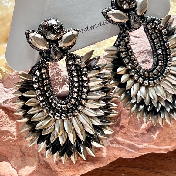 🌺🎉HP🎉🌺 NWT Deepa Gurnani Crystal Lotus Petal Chandeliers - Picture 5 of 16